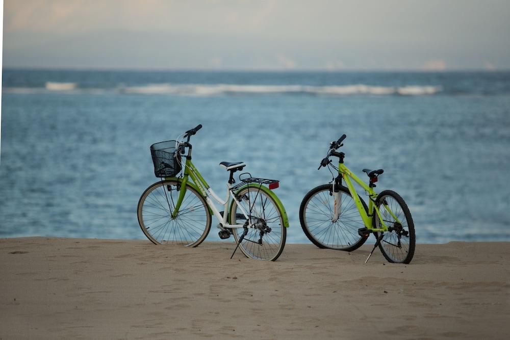 ซาดารา บูทิก บีช รีสอร์ต Hotel นูซาดูอา ภายนอก รูปภาพ Bicycles on the beach